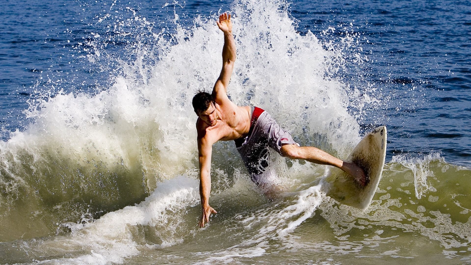 奥尔韦拉赛后感谢团队支持