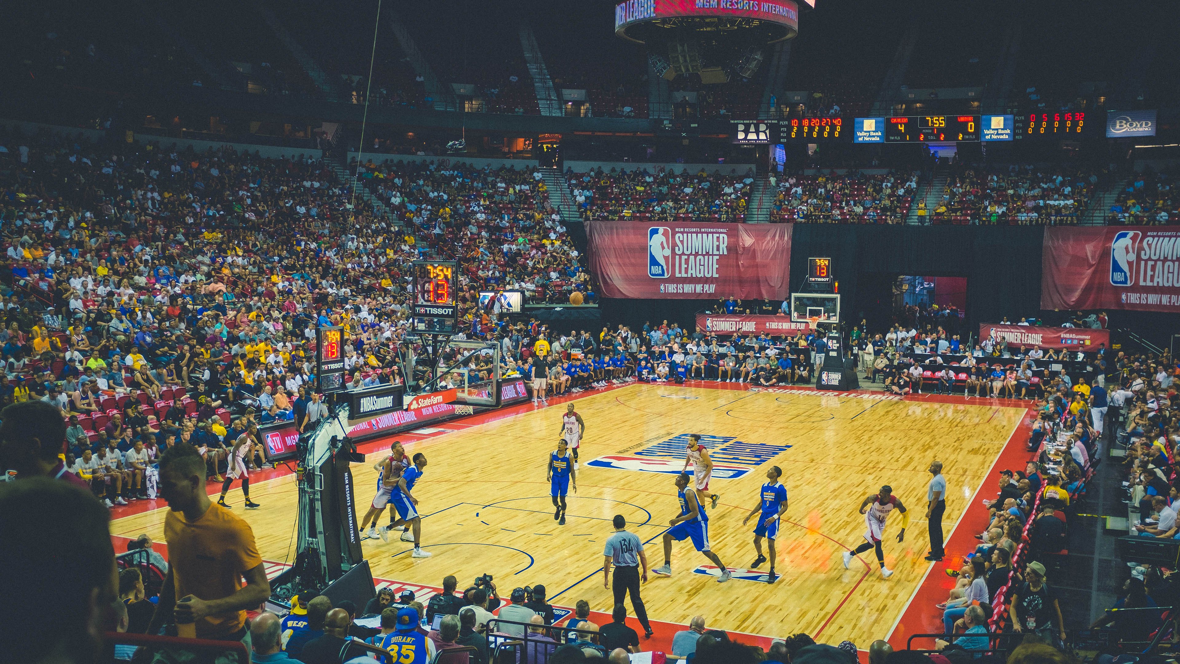 青训比赛设置摄像监控便于教练回看技战术细节，青训成员